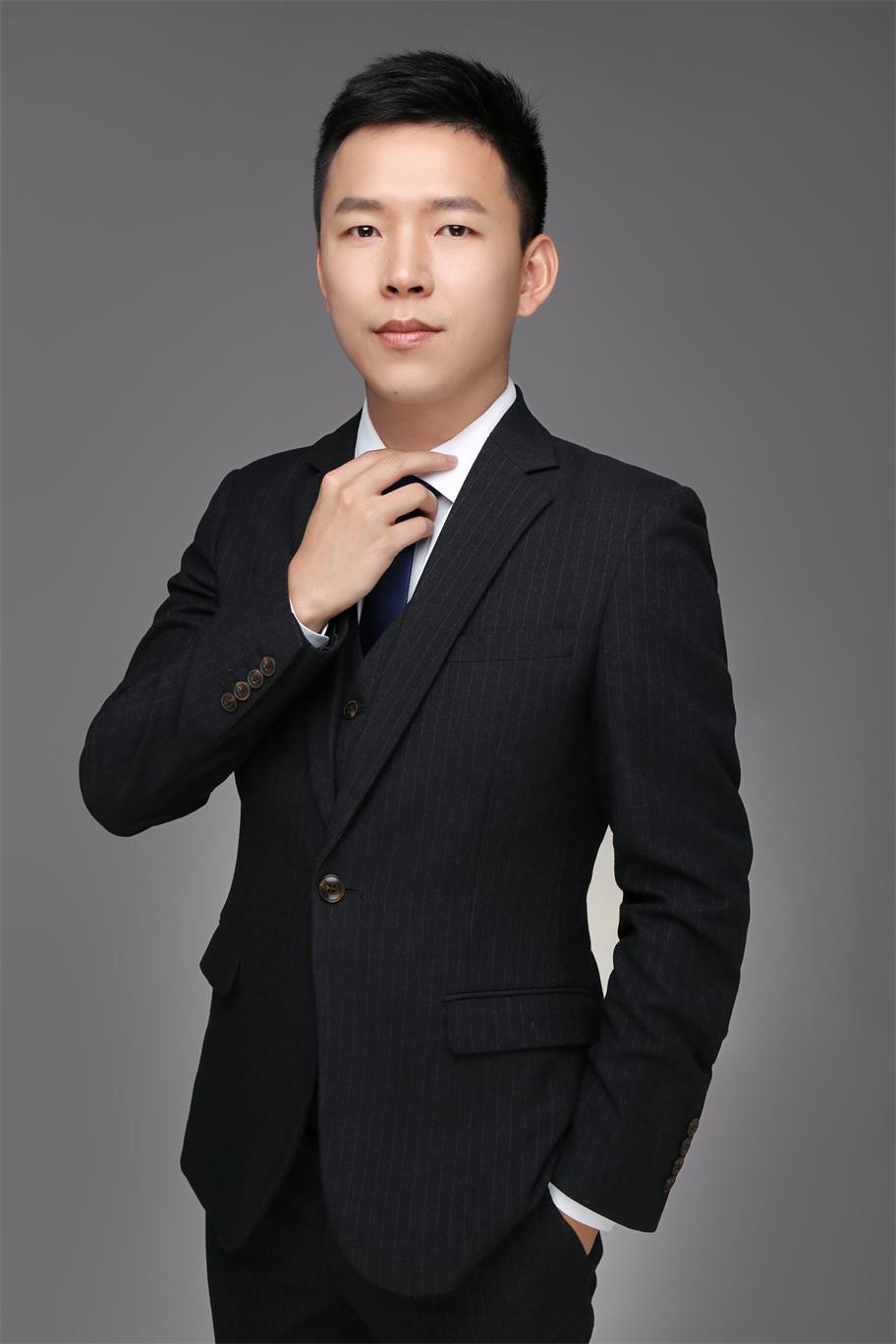 张致远 视觉与舞美负责人